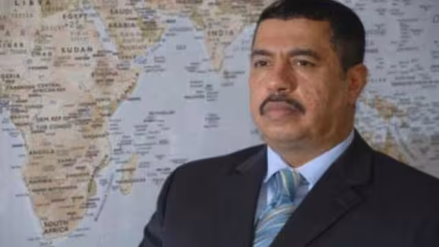 السيرة الذاتية لوزير النفط والمعادن خالد محفوظ بحاح
