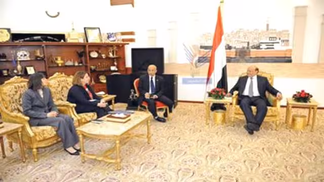 هادي يستقبل مسؤولة أمريكية أمنية ويقول إن الاقتصاد يبقى العائق المحتمل