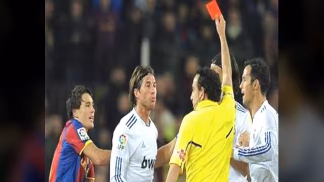 حكم إسباني يفجرها: ريال مدريد أقصاني ليهزم برشلونة في 2011