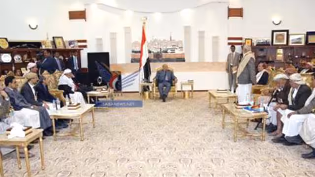 الرئيس هادي يقول إن مخرجات مؤتمر الحوار والنظام الجمهوري والوحدة خطوط حمراء