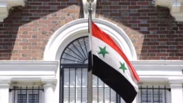 أمريكا توقف أنشطة السفارة والقنصليات السورية وتطلب من الدبلوماسيين المغادرة