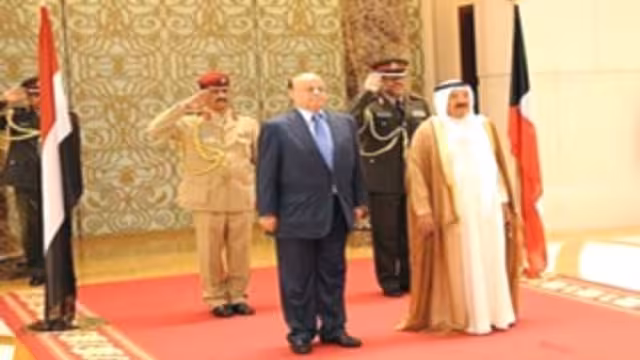 الرئيس هادي يصل الكويت للمشاركة في أعمال القمة العربية