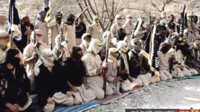 تنظيم القاعدة يصدر تسجيلاً احتفالاً بإقالة غالب القمش وفرار السجناء