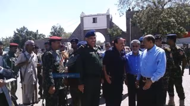 وزير الداخلية يتفقد الأجهزة الأمنية والعسكرية في محافظتي لحج وأبين