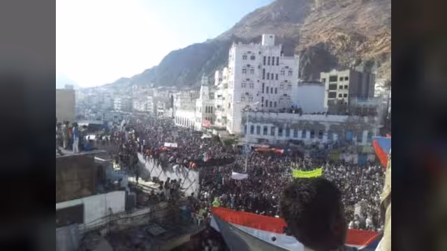 فعالية حاشدة للحراك في المكلا ترفض فيدرالية هادي وتطالب بجنوب فيدرالي (تغطية)