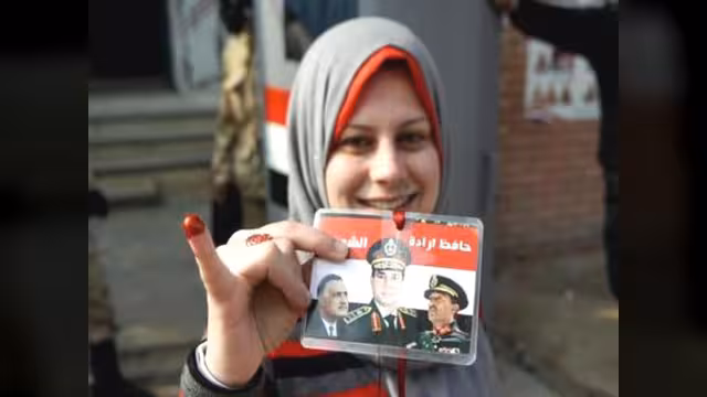 صباحي يتقدم على السيسي في حملات بتويتر