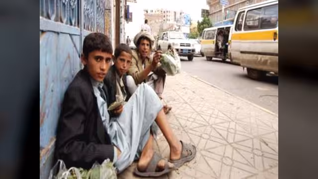 أطفال اليمن .. أحلام مؤجلة خلف الحدود الشائكة