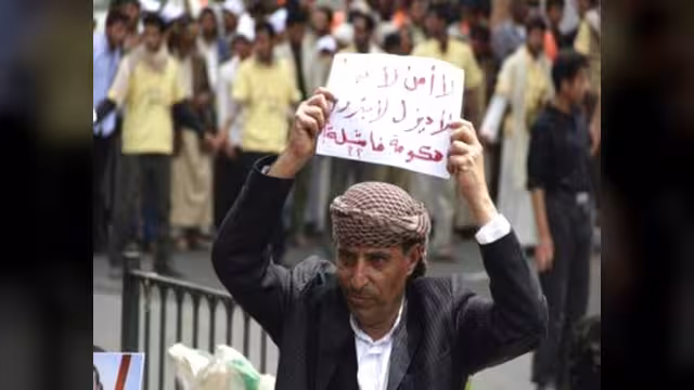 الحكومة تخشى احتجاجات اليمنيين على رفع الدعم
