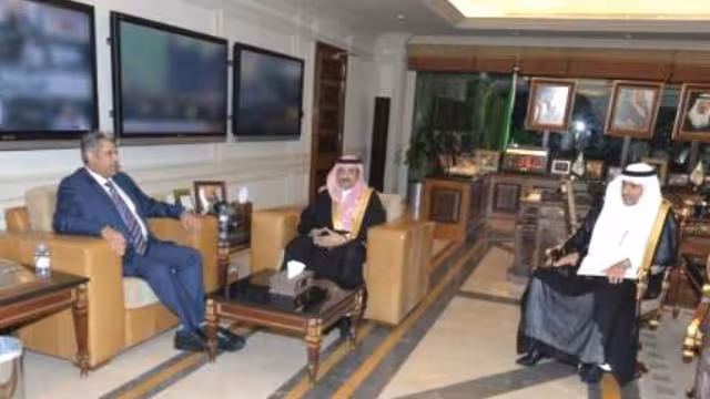 وزير الداخلية اللواء الترب ينجح بإلغاء بصمة المرحلين اليمنيين من السعودية