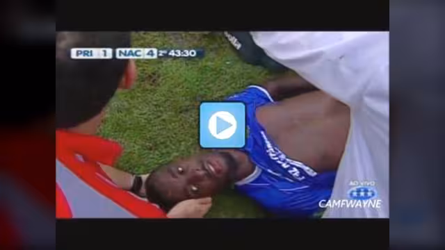 بالفيديو.. لاعب ينجو من الموت في مباراة تحولت إلى معركة