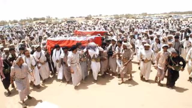 تشييع حمد وشائف الشبواني في مأرب وأهاليهما يحذرون من استغلال القضية للتخريب