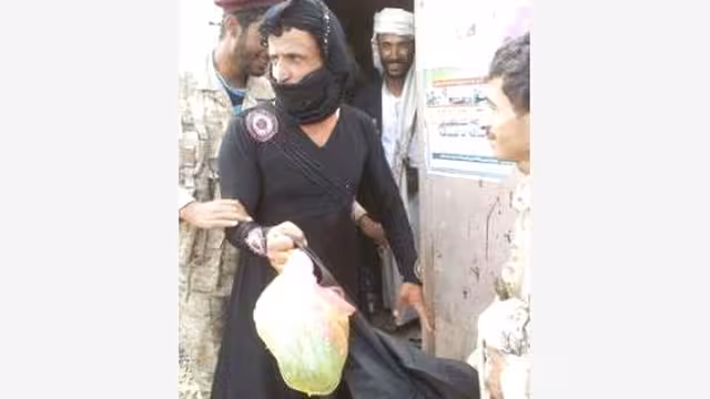 معارك عنيفة بين الجيش والحوثيين في عمران والقبض على حوثي بزي نسائي (صورة)