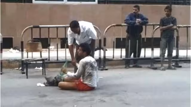 مأساة أمام السفارة اليمنية في القاهرة.. اللاعب عبدالجليل توفى وهو يطلب النجدة (فيديو)