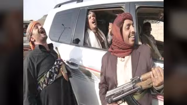 فكري قاسم.. أن تصنع فيلماً في موكب مسلّح