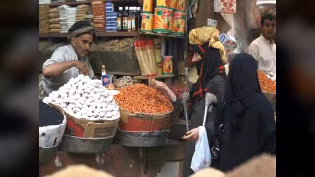 الأزمات المعيشية تلاحق اليمنيين في رمضان