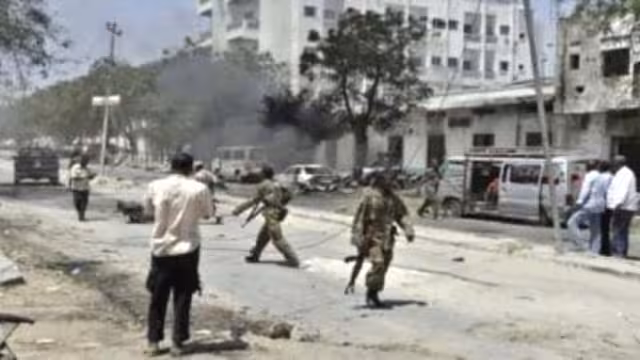 قتيلان و7 مصابين في تفجير في الصومال