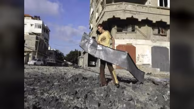 قصف إسرائيلي لغزة وعباس يطالب بتحقيق دولي