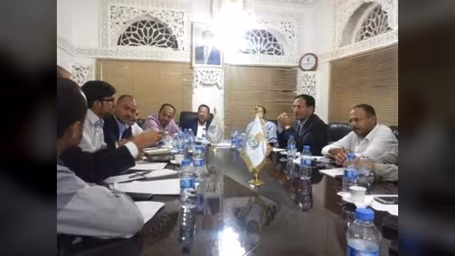 بن دغر يوجه بدراسة تخفيض أسعار الأنترنت