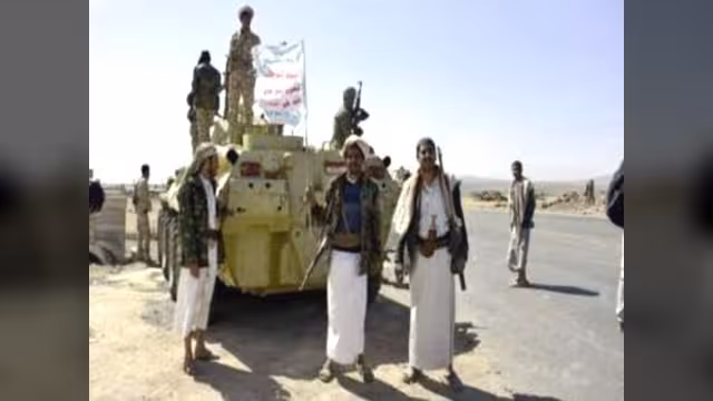 الحوثيون يفرجون عن ضابط بالجيش بعد ساعات على اختطافه بعمران