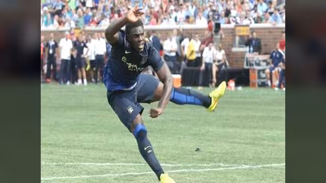 وسائل الاعلام تسخر من مدافع مانشستر سيتي بسبب ضربة الجزاء العجيبة(فيديو + صور)