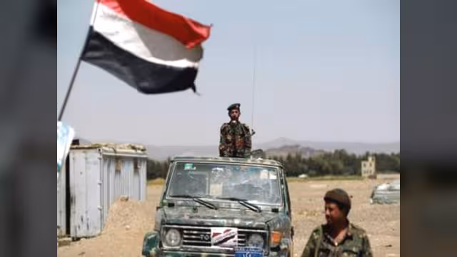 اتهامات لوزير الدفاع اليمني بالاستفادة مالياً من حرب "القاعدة"