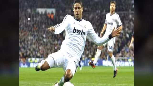 بايرن ميونيخ يستهدف 3 لاعبين من مدريد لتعويض مارتينيز بسلاح الشرط الجزائي