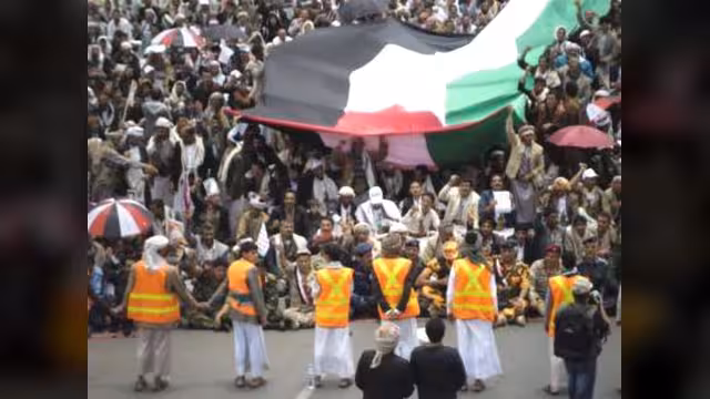 الحوثيون ينصبون خيام الاعتصام بالقرب من ثلاث وزارات شمال صنعاء