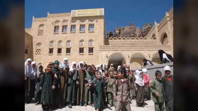 عام دراسي محموم أمنياً واقتصادياً في اليمن