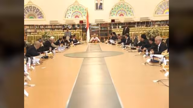 مجلس الوزراء برئاسة هادي يقر بدء بيع المشتقات النفطية بالسعر المخفض من منتصف الليلة