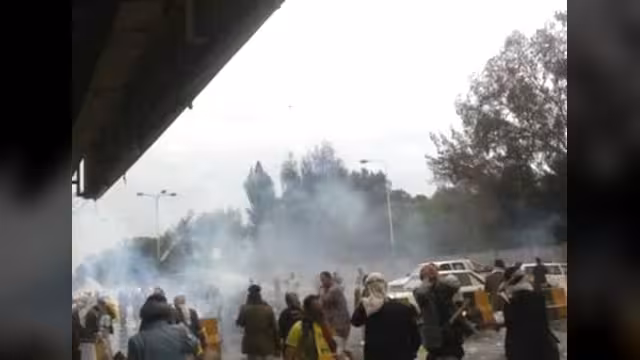 الأمن ينحسب.. والناطق باسم الحوثيين يحمل السلطة ويقول إنهم سيدافعون بكافة الوسائل