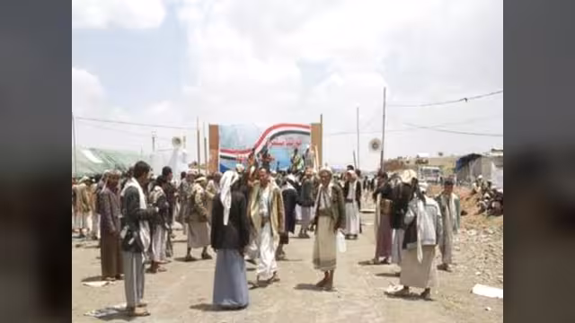 "العربي الجديد" في مخيّم الحوثيين في الصباحة.. نقاط تفتيش وتعبئة بالشائعات
