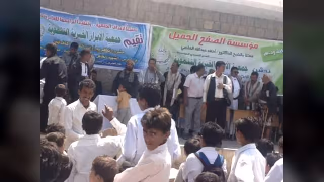 تدشين مشروع الحقيبة المدرسية للايتام بعدد من مدارس مديرية النادرة