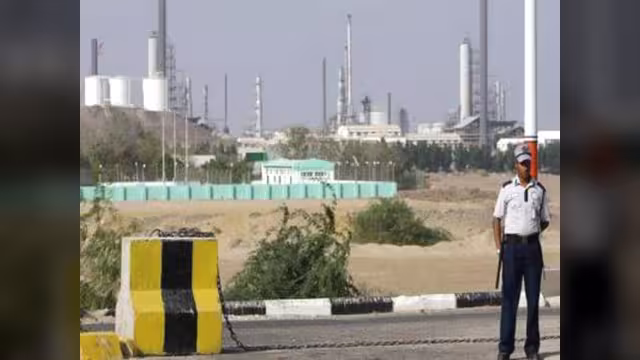 الحوثيون يسيطرون على شركة نفط فرنسية