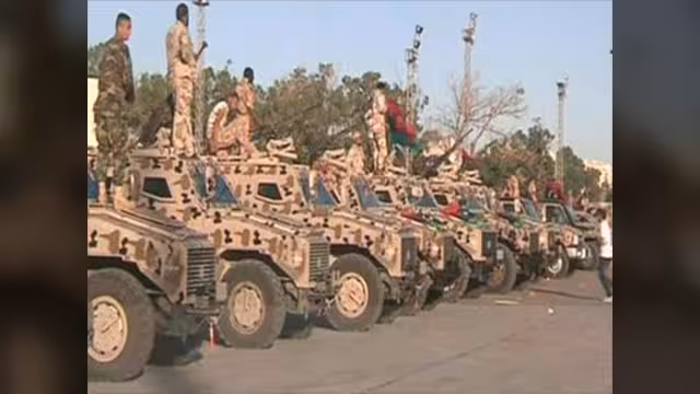 ليبيا: مقتل 12 جنديا وإصابة العشرات باشتباكات ببنغازي