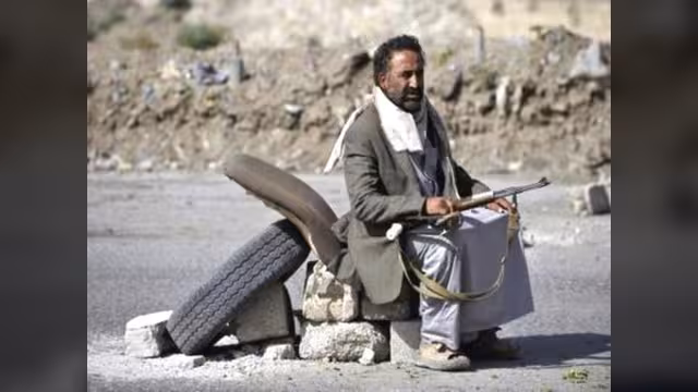 اليمن يستقبل "الأضحى" بلا حكومة... وصالح يعتذر لمعايديه