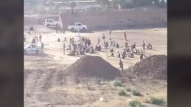 سقوط جديد لجماعة الحوثي في صلاة عيد الأضحى.. (فيديو + صورة)