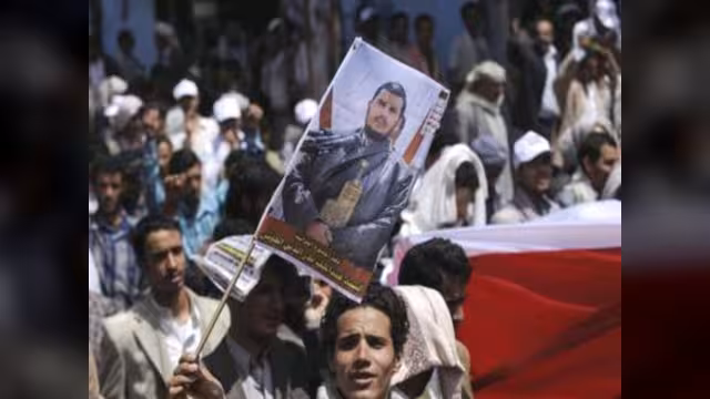 قبل اجتماع مجلس الأمن.. الحوثي يدعو الرئيس هادي للإسراع في تشكيل الحكومة