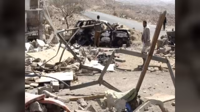 أبين.. قتيل و3 جرحى في تفجير انتحاري بالمحفد