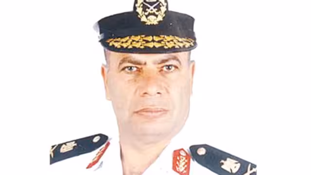 قائد القوات البحرية المصرية: نتابع الموقف في اليمن.. وسنتعامل مع أي خطورة وفقا للموقف