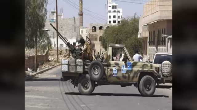 قتلى للحوثيين والقبائل بمواجهات بالبيضاء والحديدة