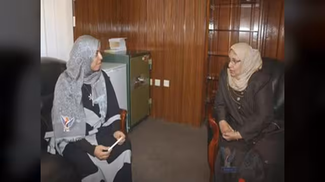 وزير الإعلام تسلم إقرارها بالذمة المالية إلى هيئة مكافحة الفساد