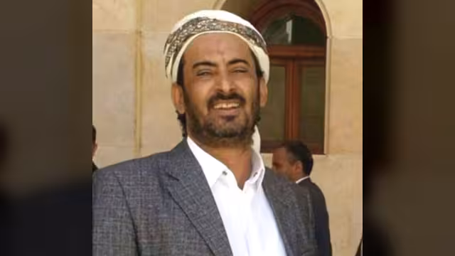إصابة الشيخ صغير بن عزيز جراء محاولة اغتيال بصنعاء ومقتل ثلاثة من مرافقيه