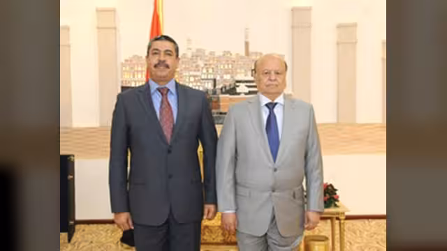 خبراء: الرئيس اليمني وحكومة بحاح مجرد واجهة وما تبقى من الدولة مهدد