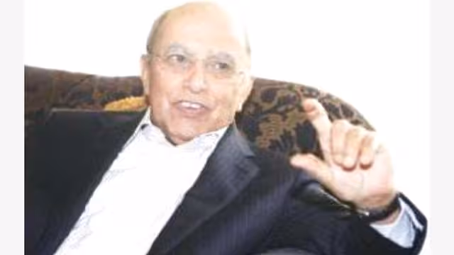 الإرياني في حوار: الحوثيون هم من يحكم ودول الخليج قطعت الدعم (النص)