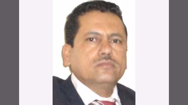 الكاتب مصطفى راجح يحذر أبناء مأرب: لجنة هادي أخطر عليكم من تهديدات الحوثيين