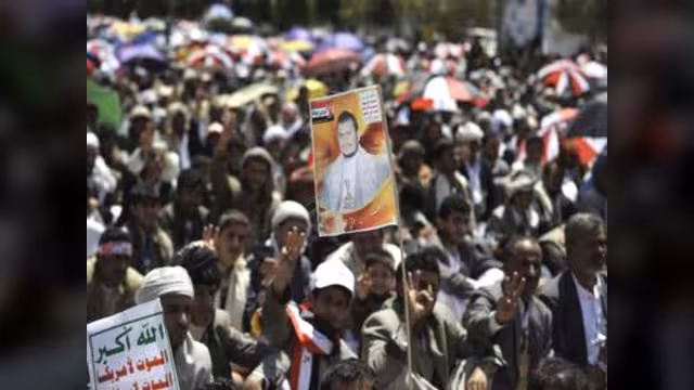 الحوثيون يعلنون مسؤوليتهم عن توقيف بن مبارك لمنع الانقلاب على السلم والشراكة (بيان)