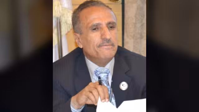 رئيس اللجنة الدستورية في البرلمان: هادي لا يستطيع العدول عن استقالته