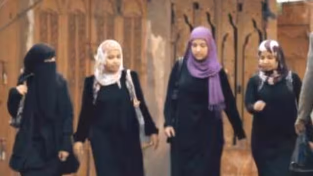 أربع فتيات يمنيات يكسرن "العيب" بفيلم يستفز التقاليد (فيديو)