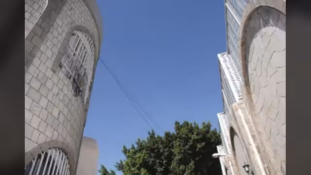 مبادرة يمنية لبناء منزل لفتاة تحرّش بها المؤجِر