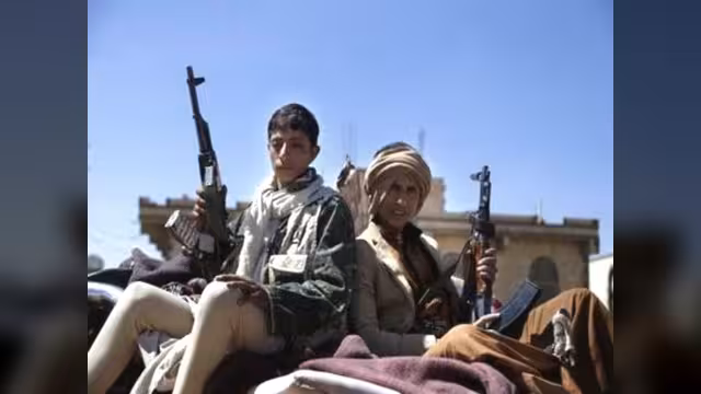 الحوثيون يجندون الشباب في "ذمار" لقتال "مأرب"